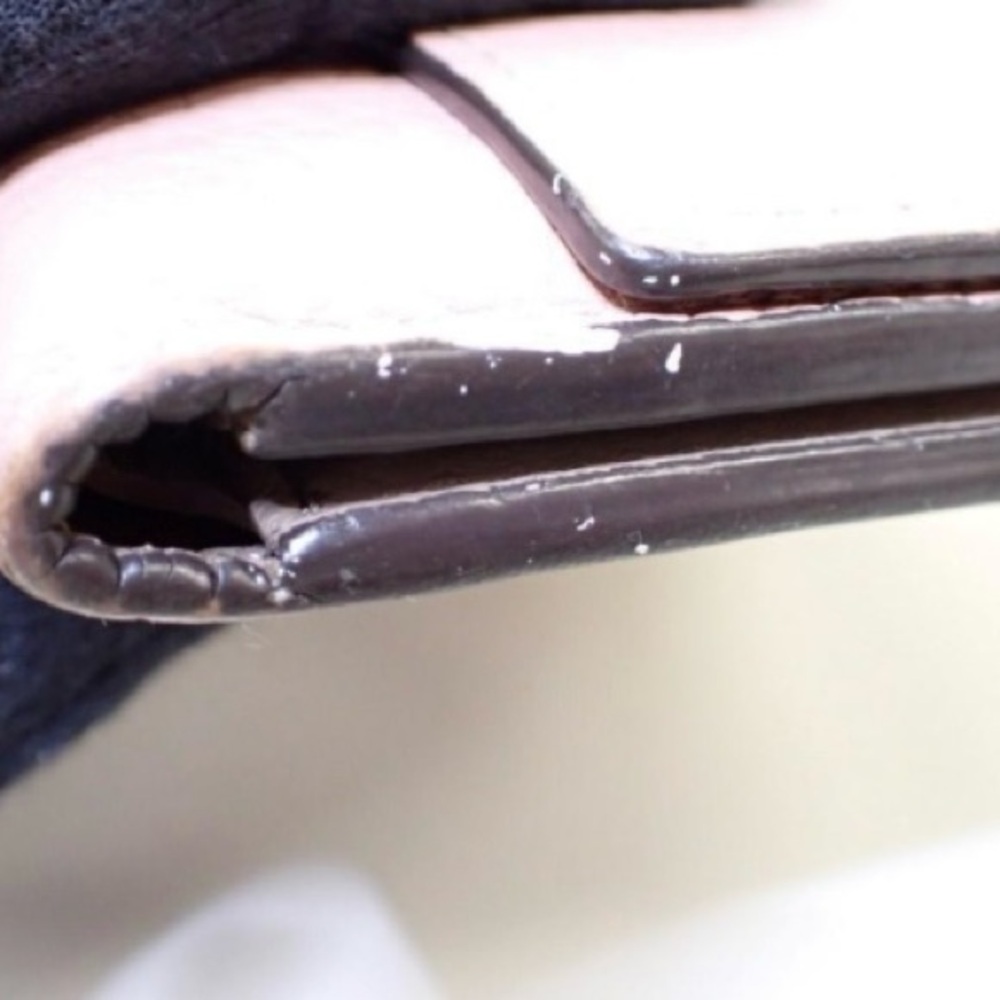 Louis Vuitton Capucines Compact Wallet - Picture 12 of 16